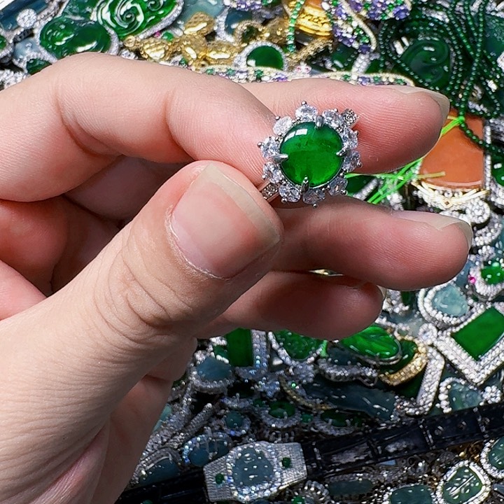 翡翠颈饰未镶嵌天然A货翡翠放漏