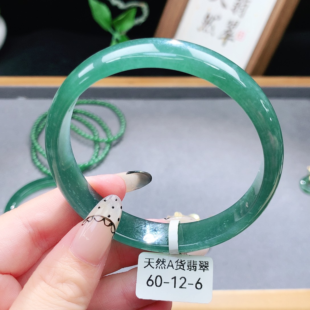 翡翠手镯（圆镯）未镶嵌