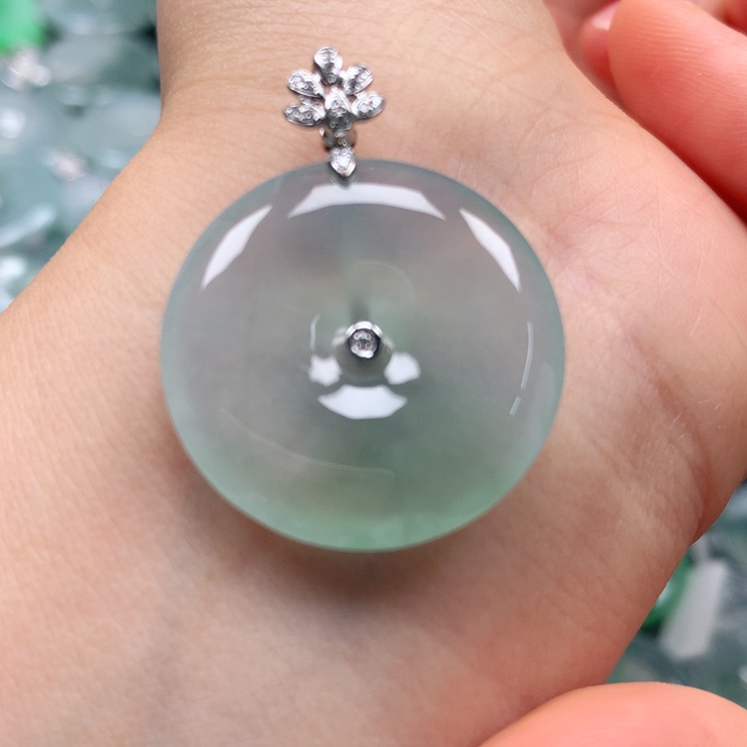 翡翠颈饰18K金镶嵌天然翡翠