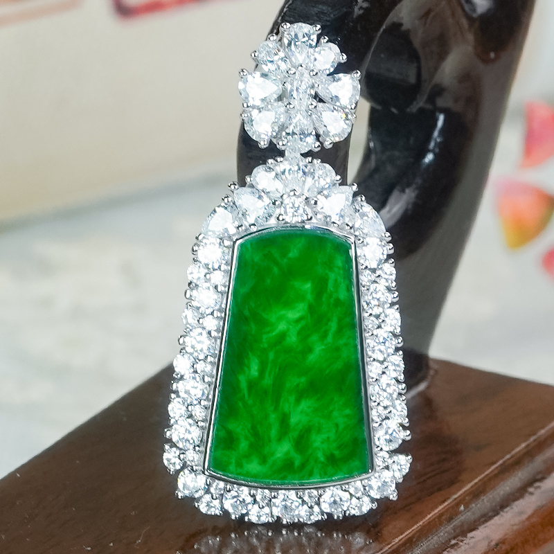 银镶嵌天然无事牌吊坠翡翠A货轻奢豪镶满绿扇形翡翠项链