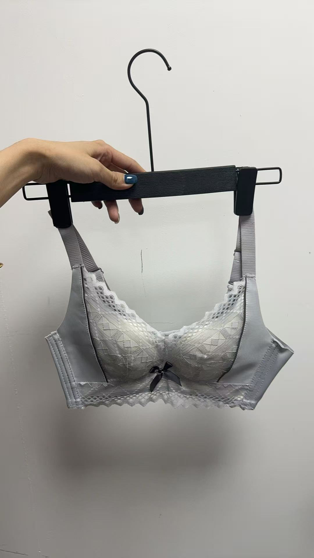 女士内衣小胸聚拢大胸显小上托防下垂无钢圈透气调整型吊带背心