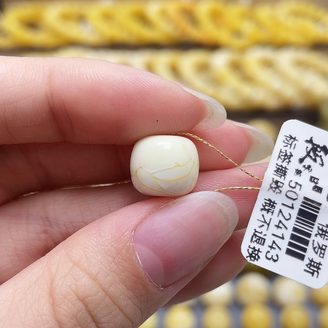 未镶嵌蜜蜡裸石11*9.8mm老型瑕疵