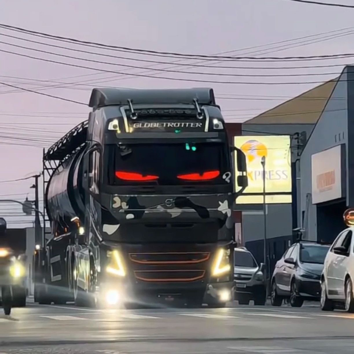 网红爆款恶魔之眼大货车汽车LED装饰USB车载柔性屏动态眼睛氛围灯