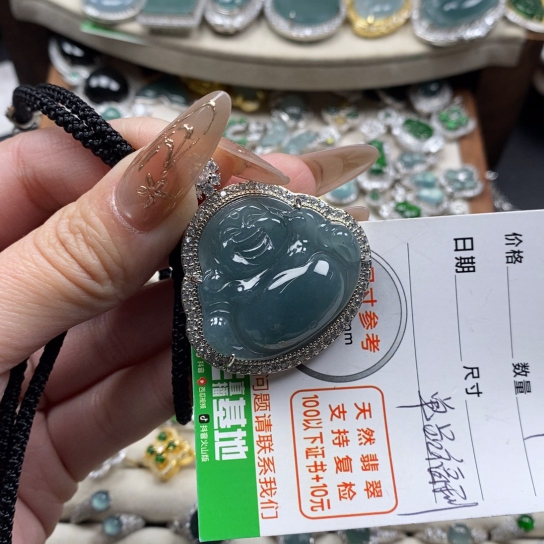 翡翠颈饰未镶嵌翡翠