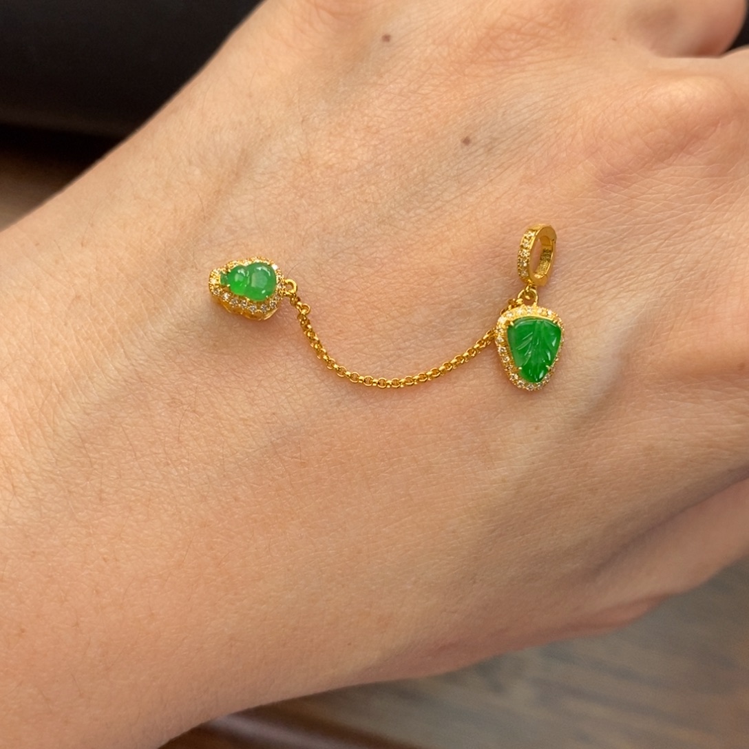 思***绪翡翠18K金镶嵌颈饰翡翠