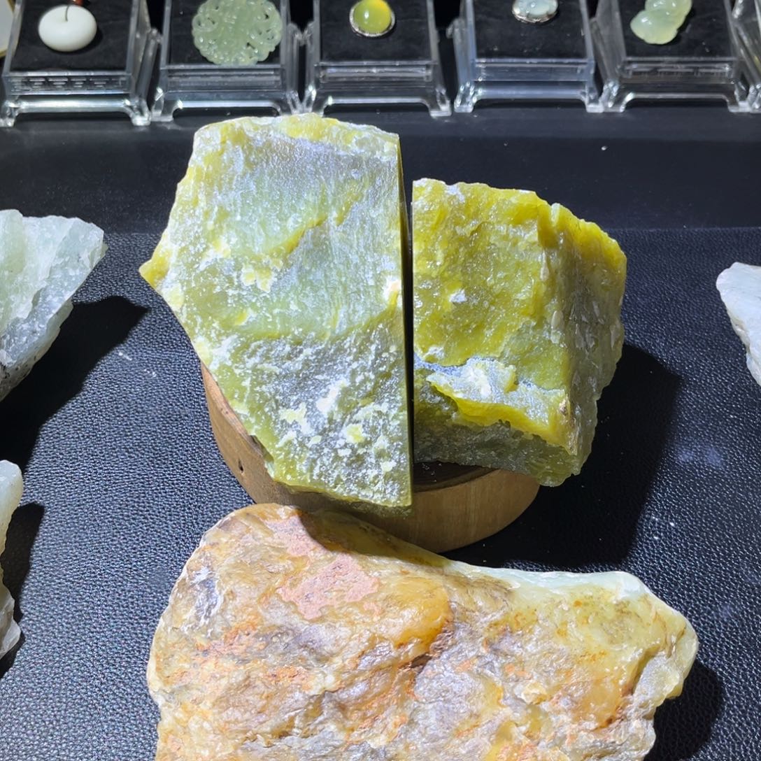 蛇纹石玉未镶嵌珠宝奇石