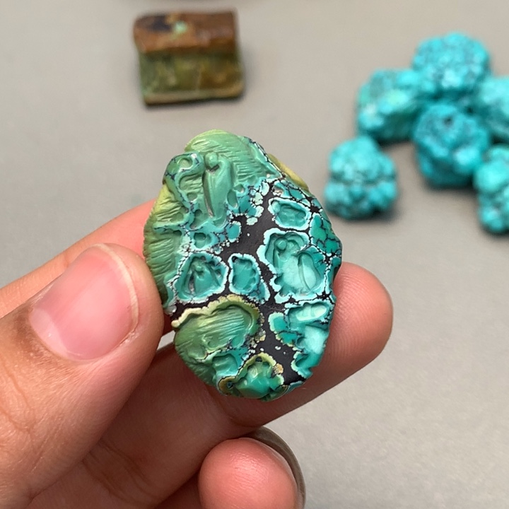 绿松石未镶嵌颈饰