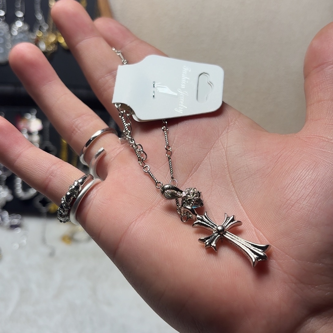 暴***儿足银皮质克克项链