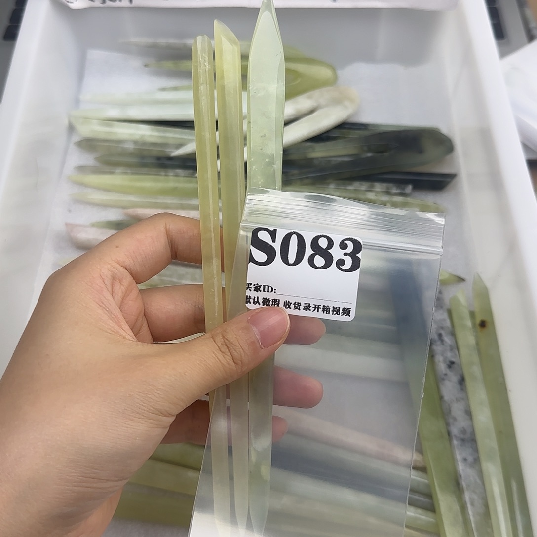 晚****未镶嵌蛇纹石玉发饰