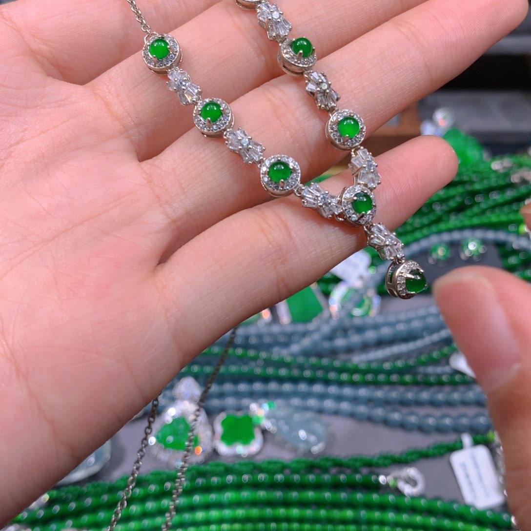 翡翠手链未镶嵌天然翡翠