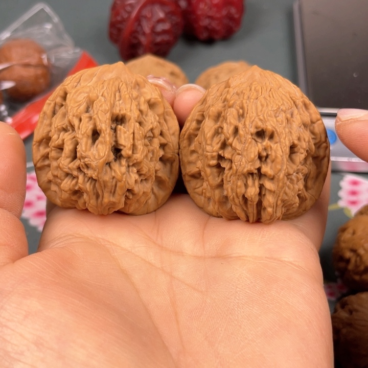 文玩核桃把件W 20 42 麦虎