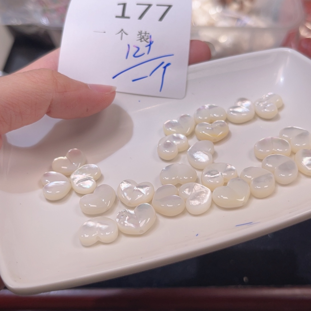 水晶未镶嵌珠宝半成品177 。      