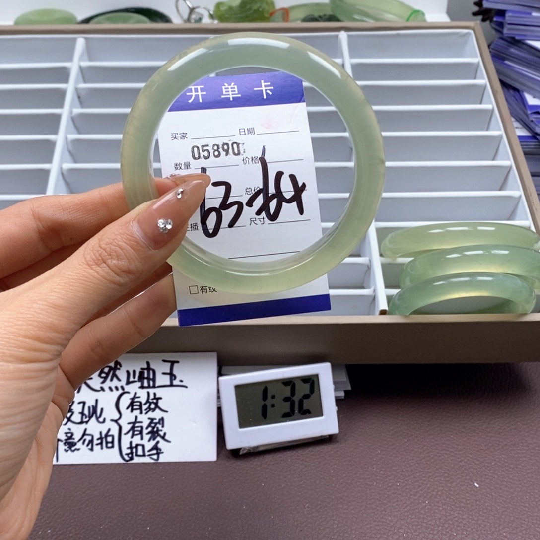 蛇纹石玉手镯未镶嵌