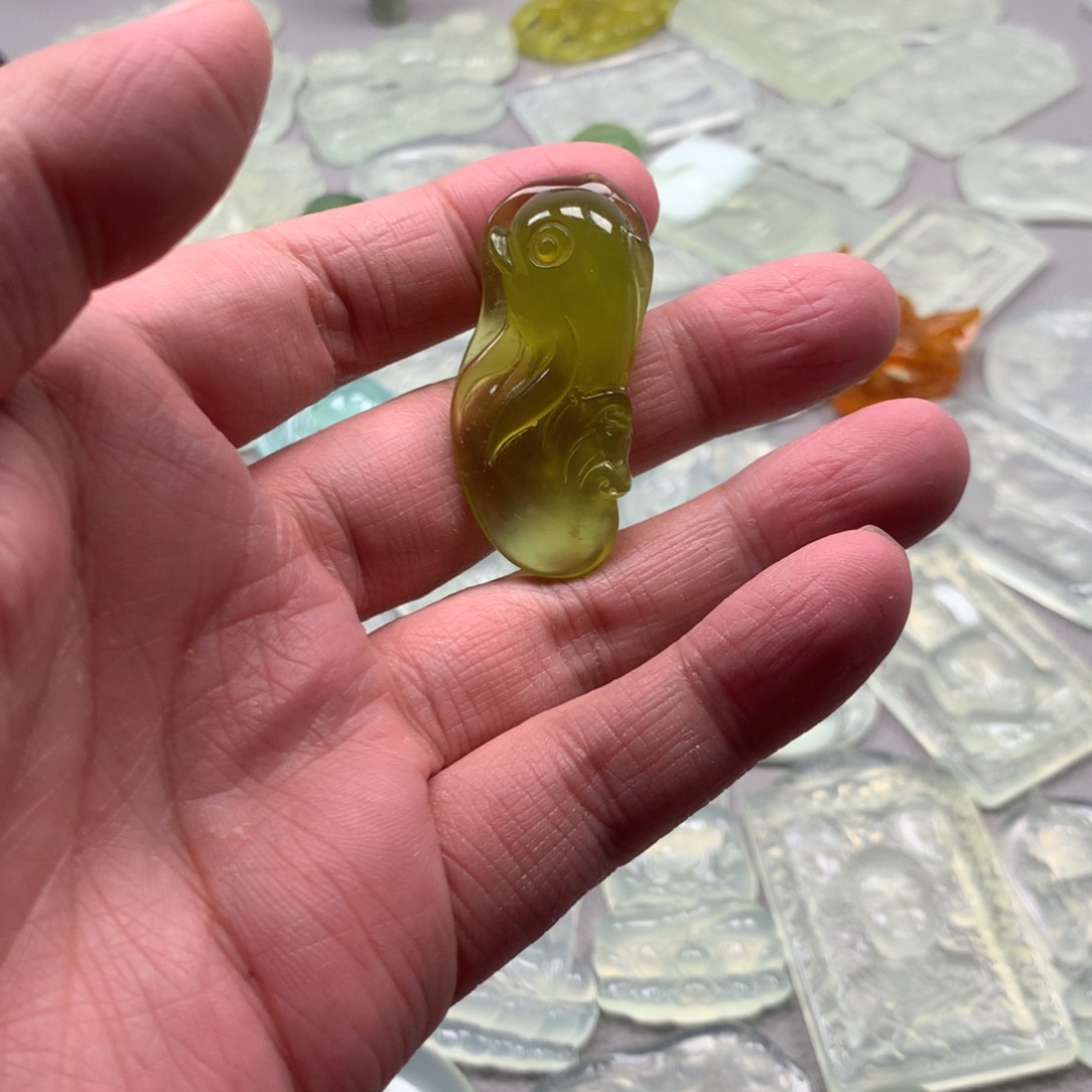 蛇纹石玉颈饰未镶嵌