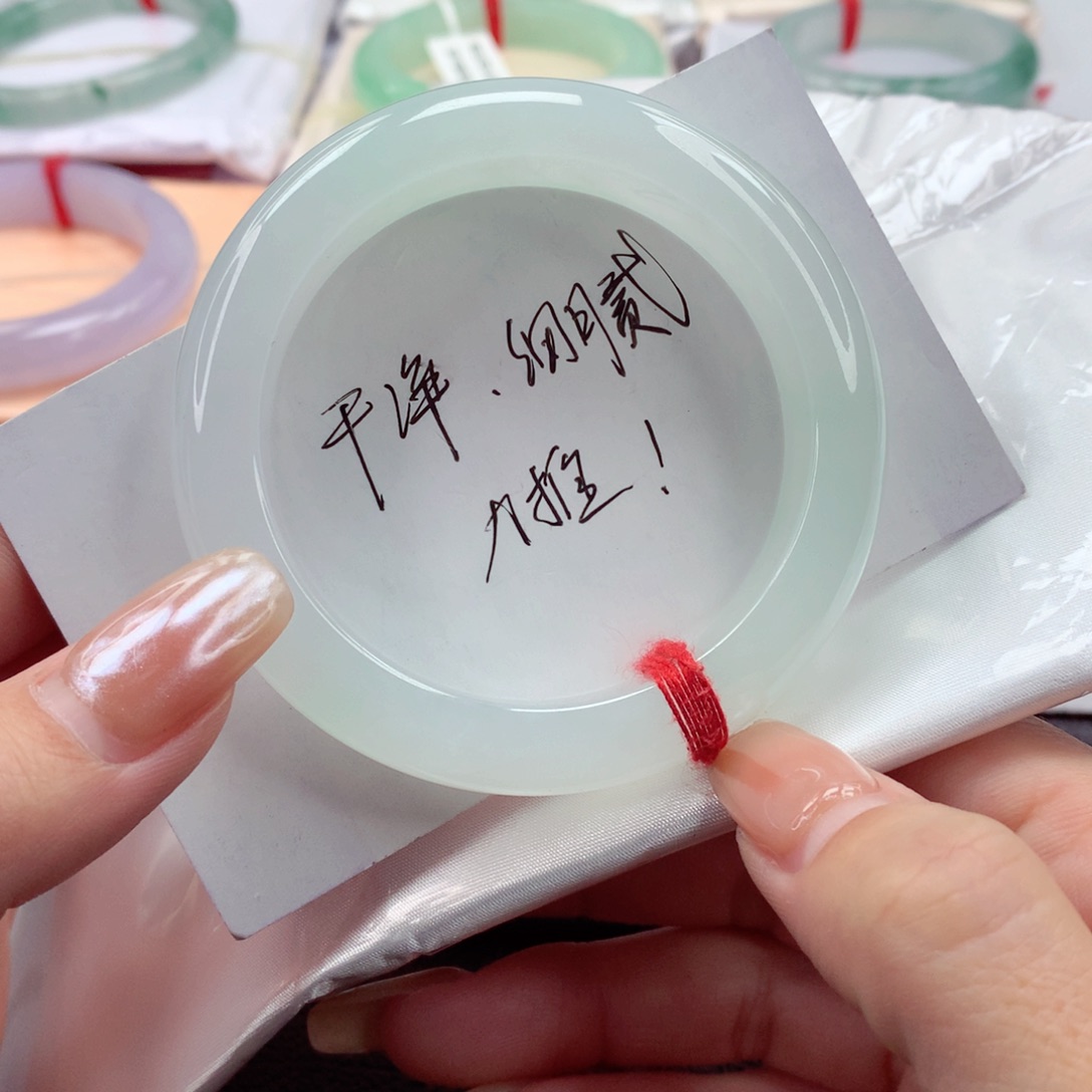 翡翠手镯未镶嵌54圈口 冰胶细腻雨过天晴冰胶浅绿