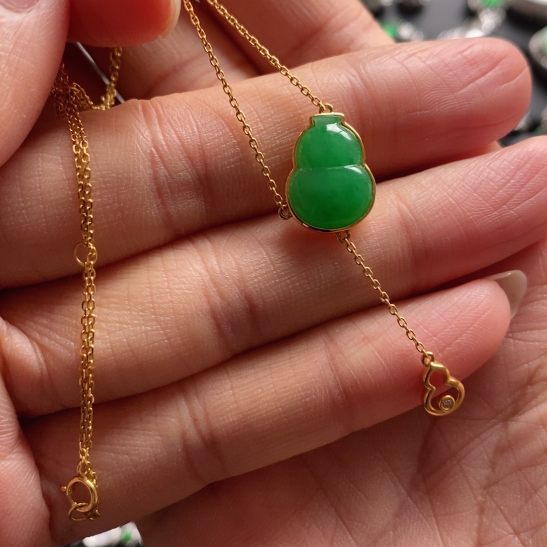 翡翠18K金镶嵌颈饰缅甸