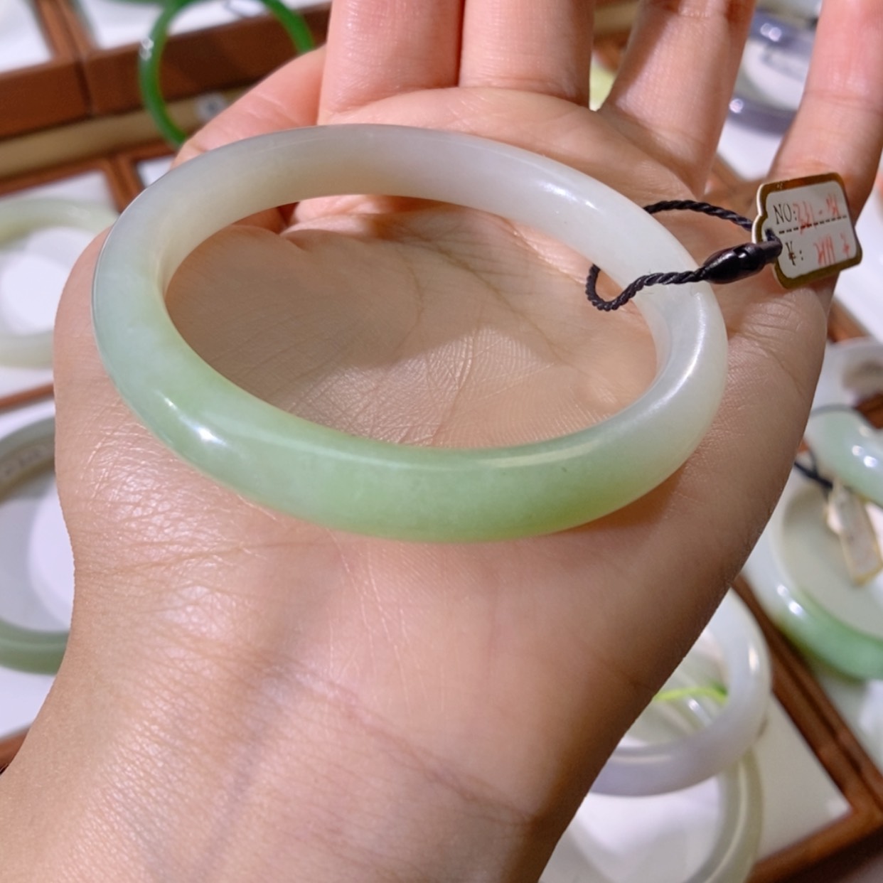 【闪购商品】未镶嵌手镯和田玉