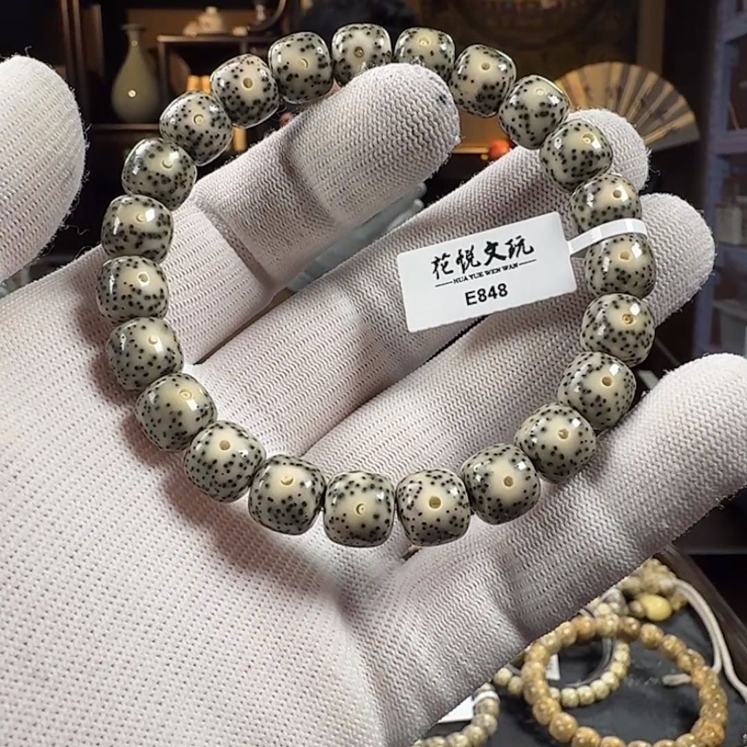 手串星月菩提10x9 石玉料月留白针尖星 E848