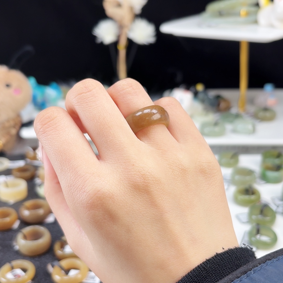 和田玉未镶嵌戒指P25糖色轮胎16.5不退换