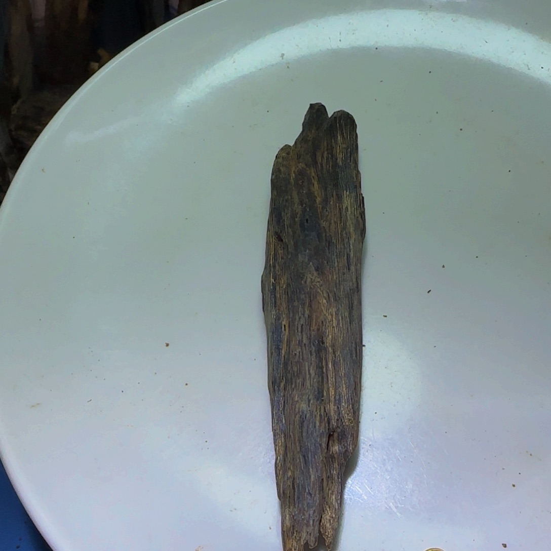 沉香手把件小*沉香奇楠红土实心虫漏38克