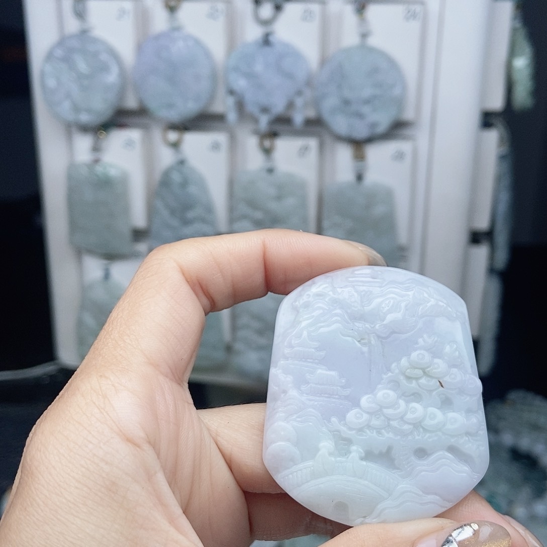 翡翠颈饰未镶嵌翡翠