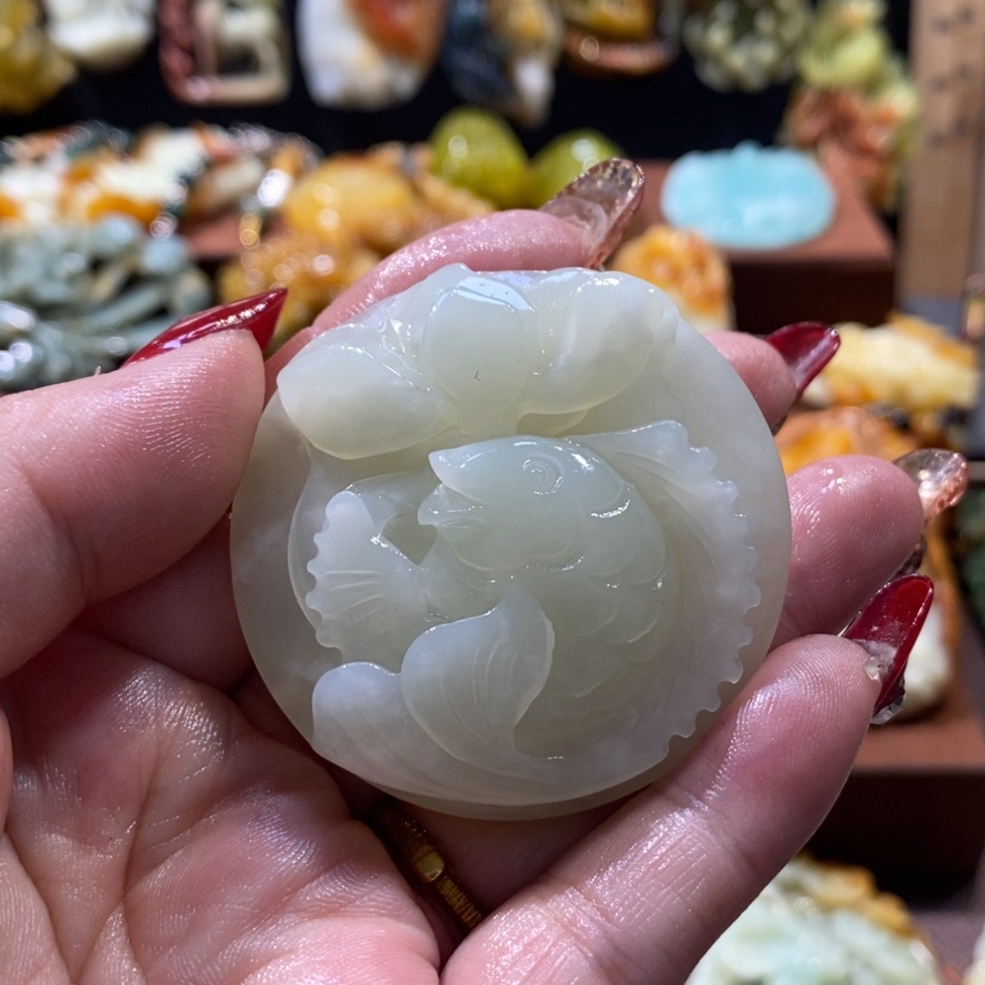 蛇纹石玉颈饰未镶嵌