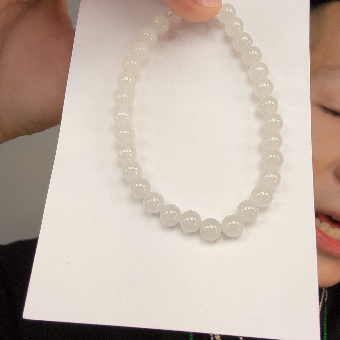 翡翠未镶嵌颈饰一件