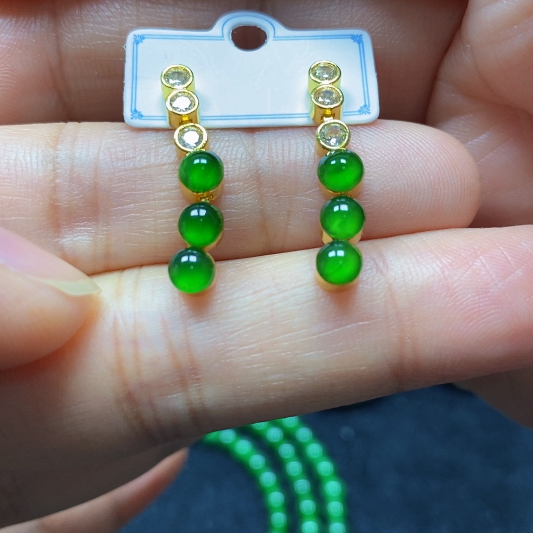 翡翠耳饰未镶嵌天然翡翠