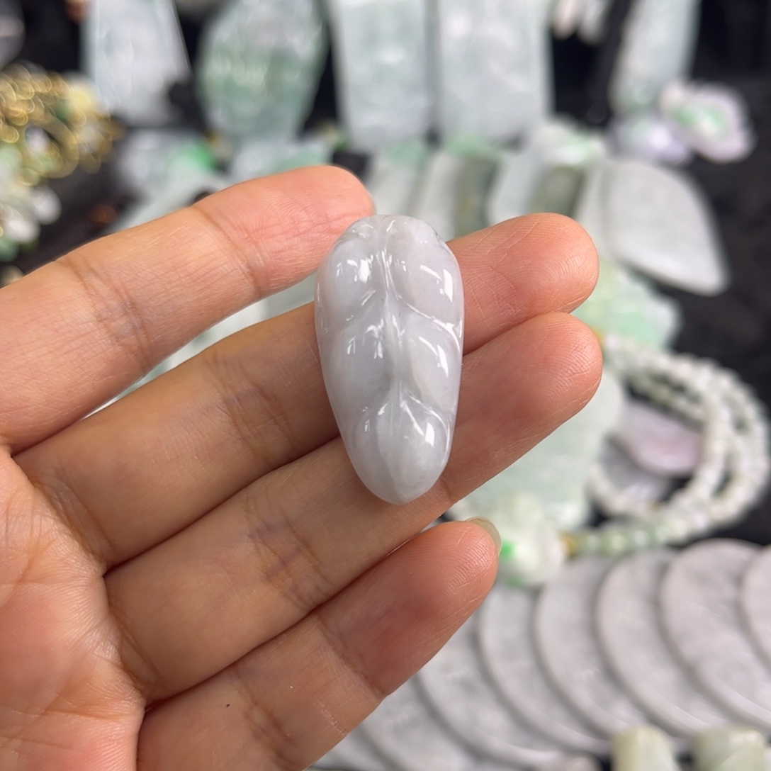 翡翠未镶嵌吊坠(不含链)瑕疵