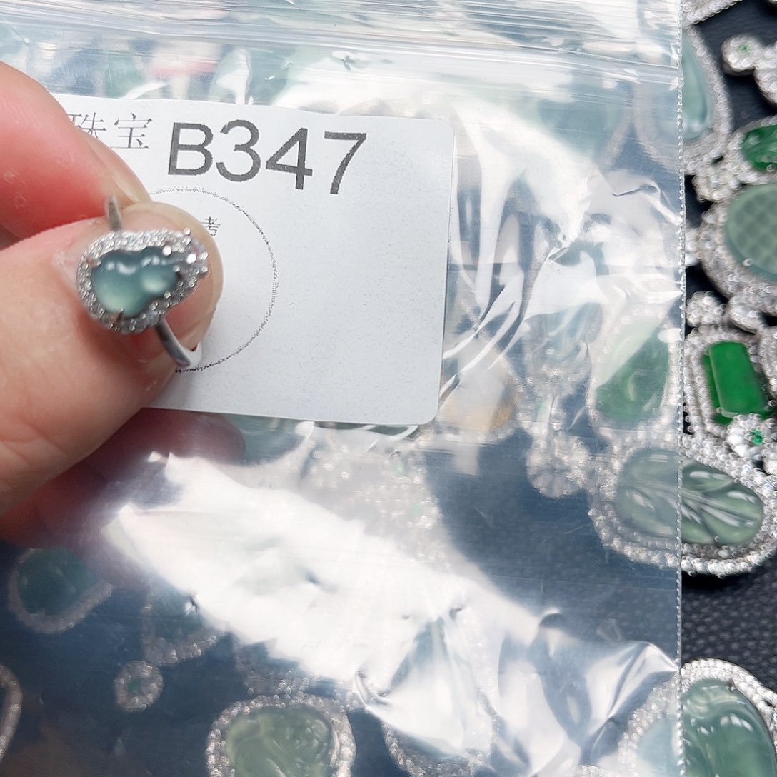 翡翠颈饰未镶嵌翡翠347