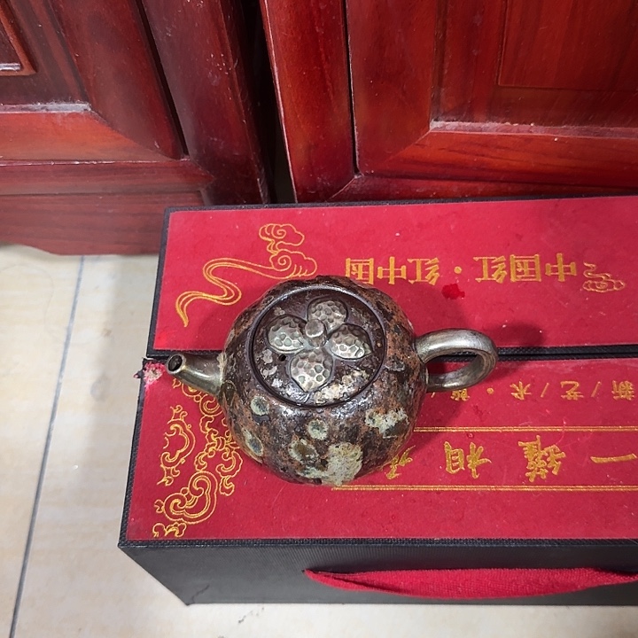 达***风微瑕壶一个，爱。。。