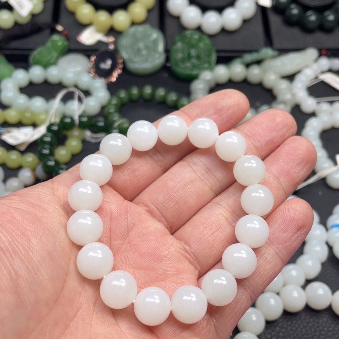 纪***博和田玉未镶嵌手链