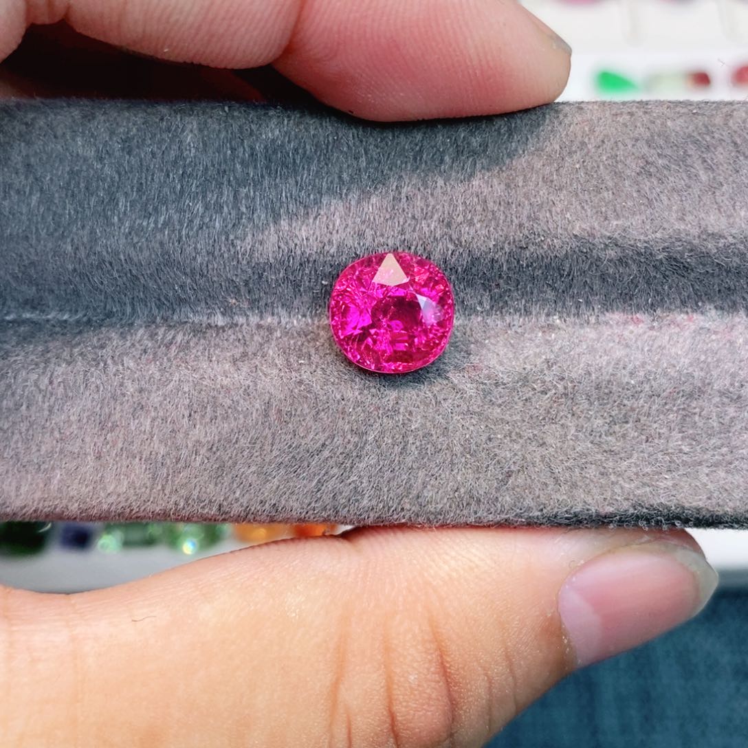 碧玺裸石未镶嵌卢比来3.5克拉