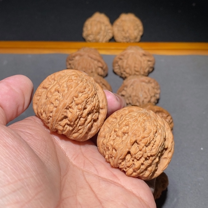 文玩核桃吊坠41+绣球