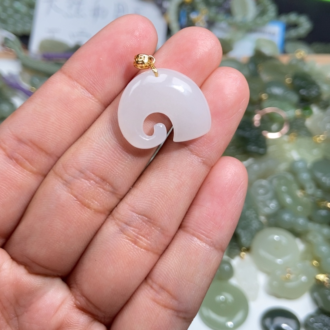 和田玉未镶嵌颈饰