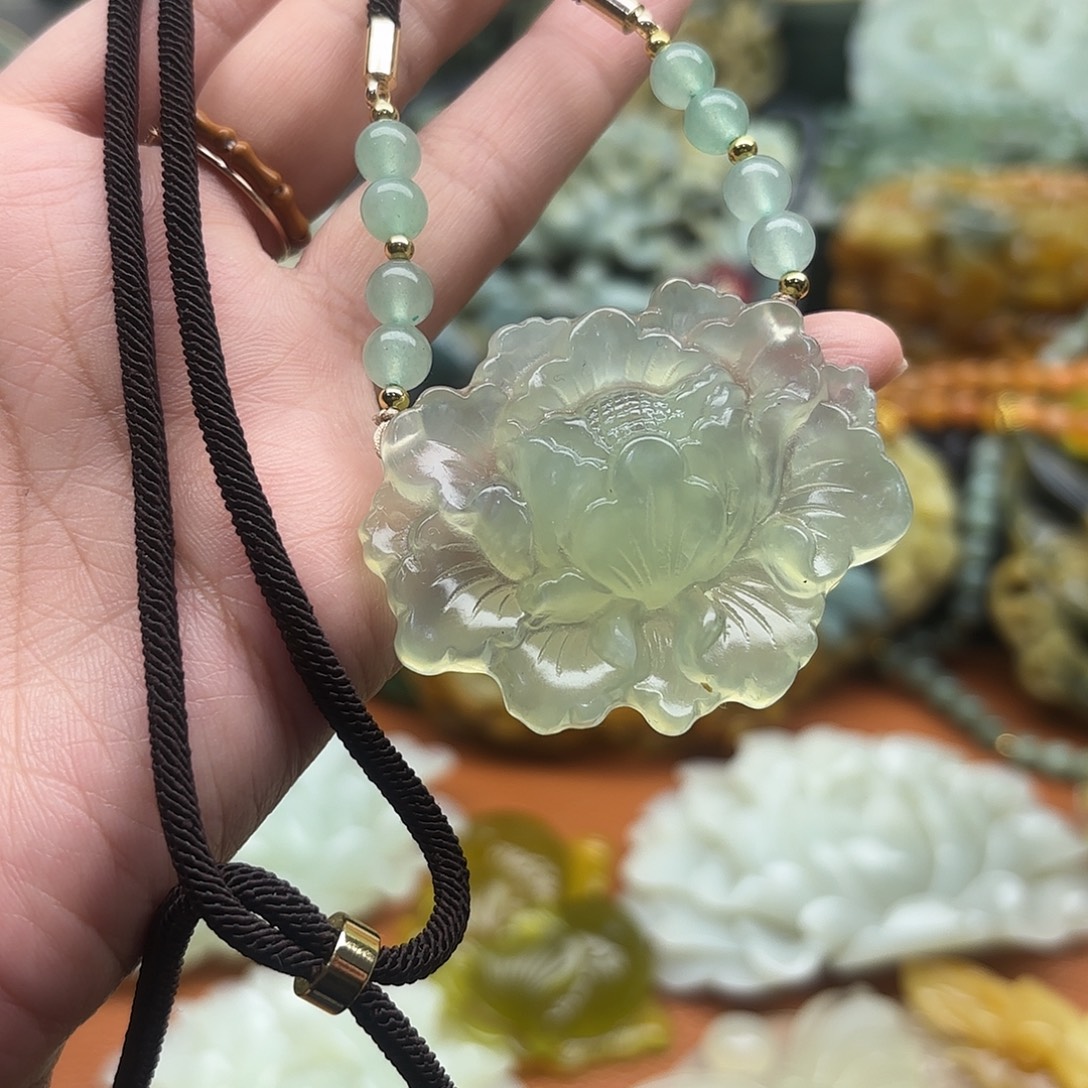 蛇纹石玉未镶嵌颈饰