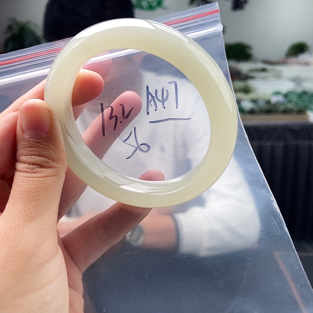 和田玉未镶嵌手镯拍一发一