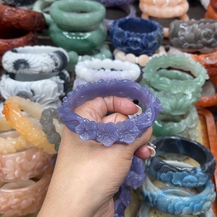 ****儿石英岩玉未镶嵌手镯