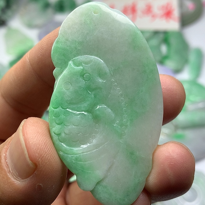 翡翠未镶嵌吊坠(赠链)