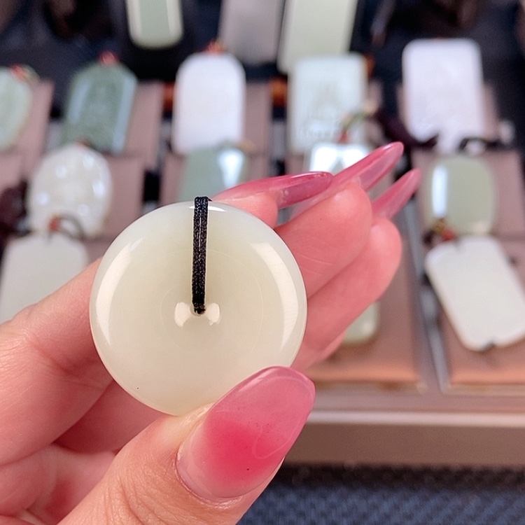 【闪购商品】和田玉颈饰未镶嵌过****称