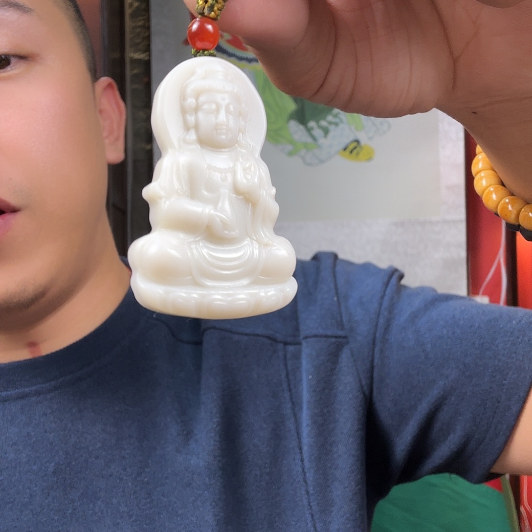 石英质玉合金颈饰