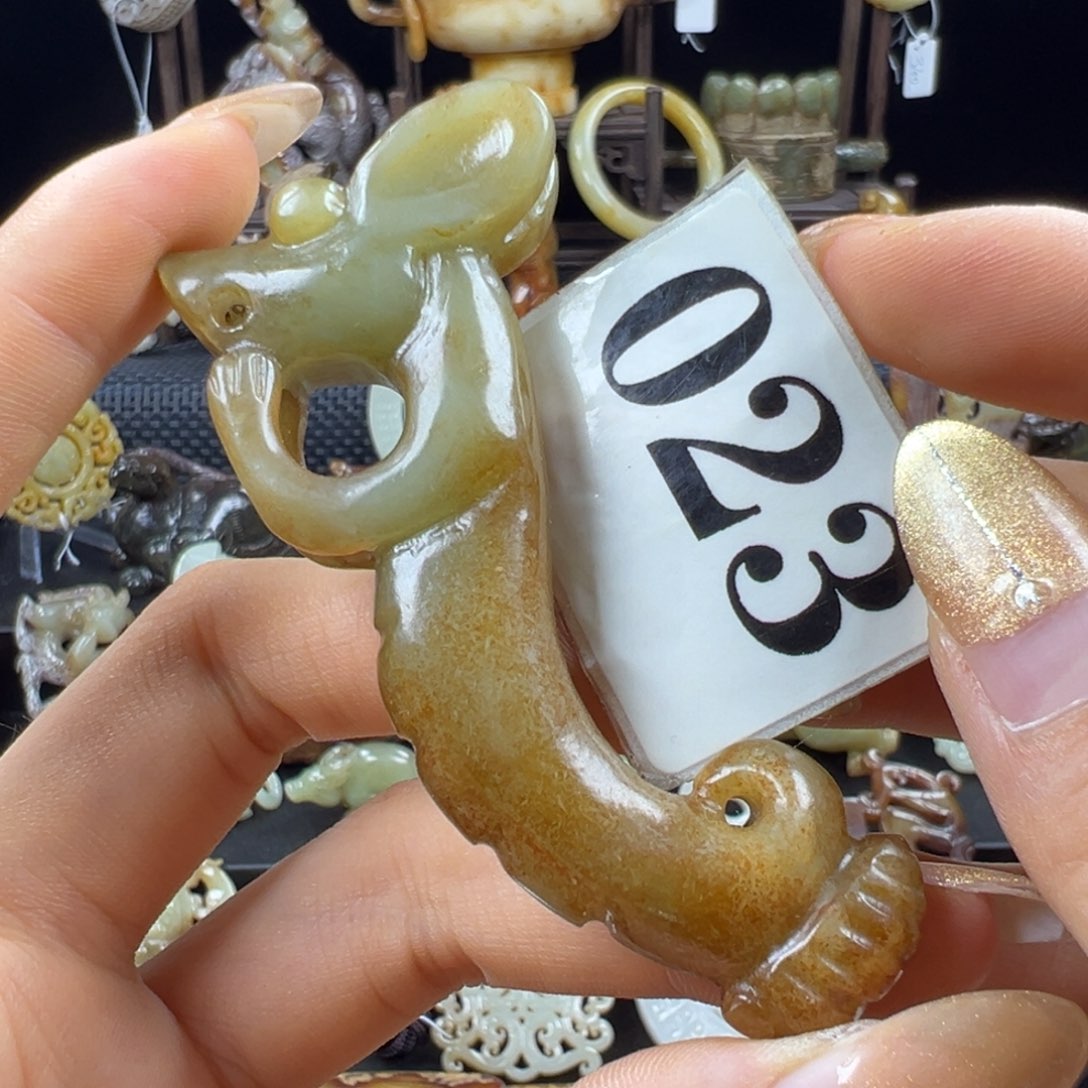 和田玉未镶嵌把件