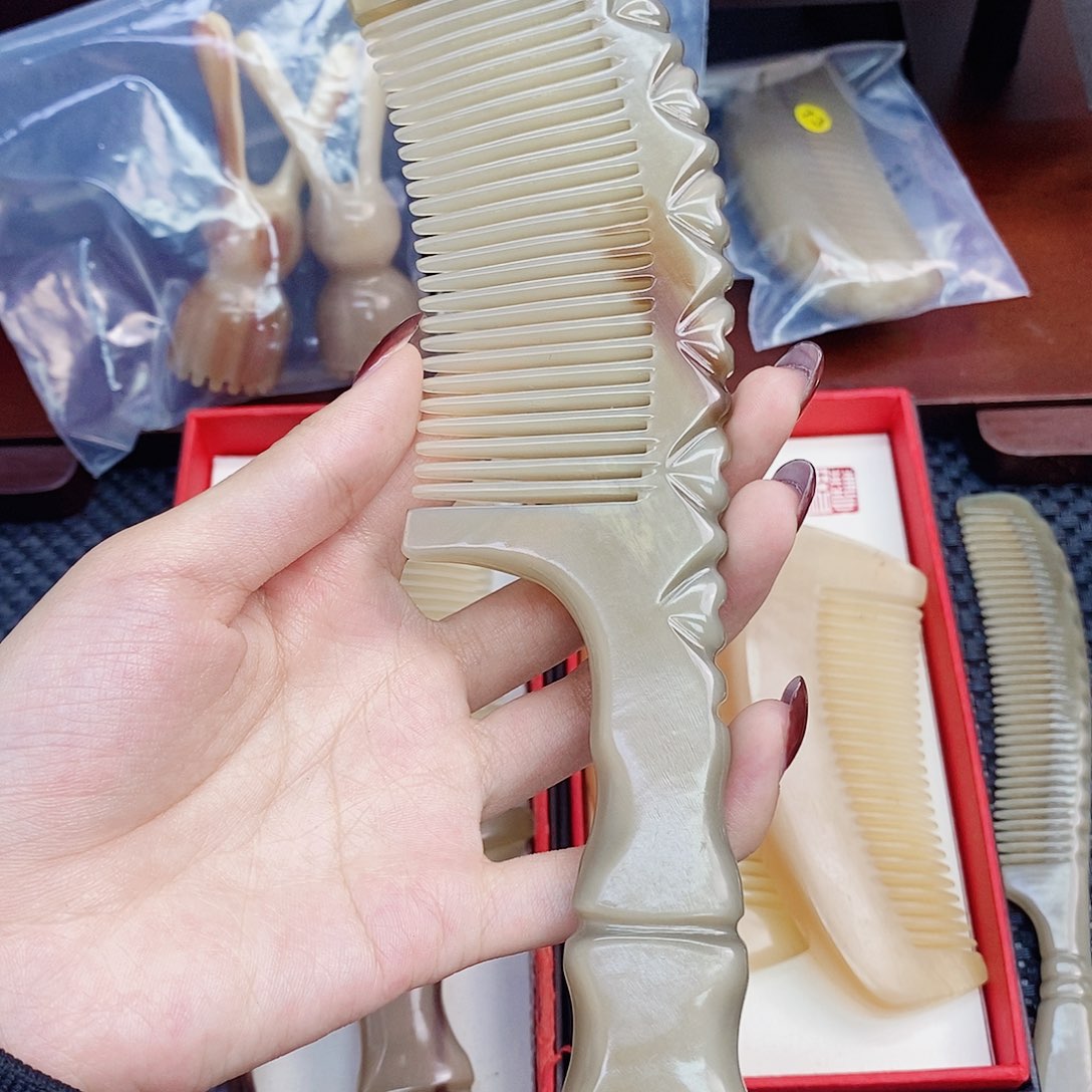 纯手工制作纯牛角梳子