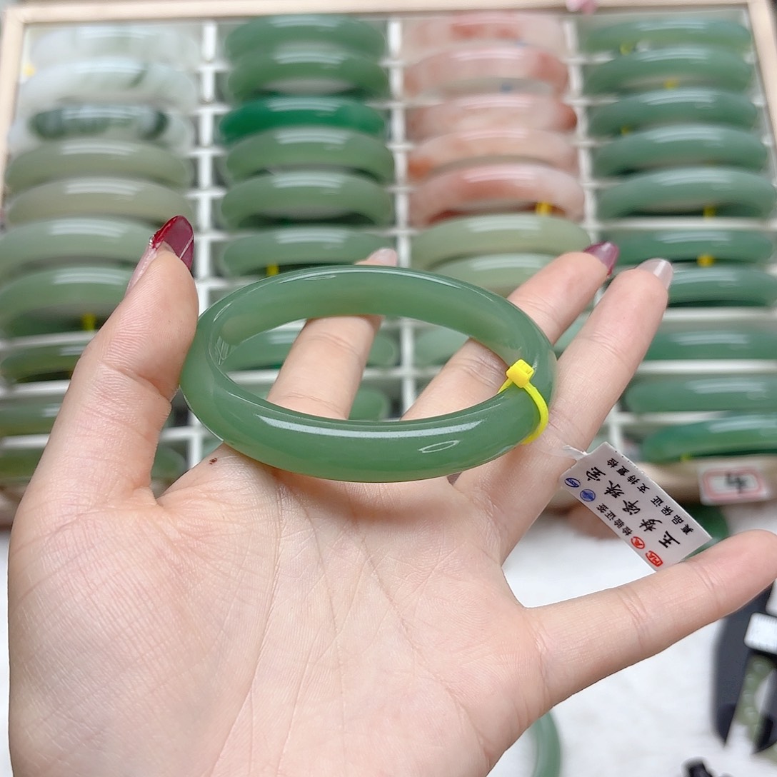 石英质玉手镯未镶嵌60