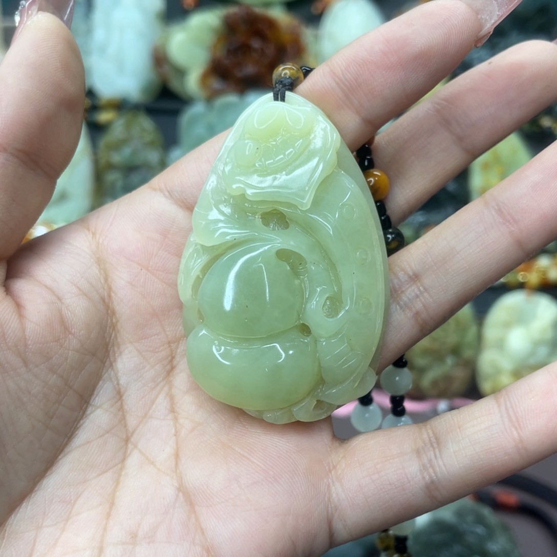 蛇纹石玉颈饰未镶嵌