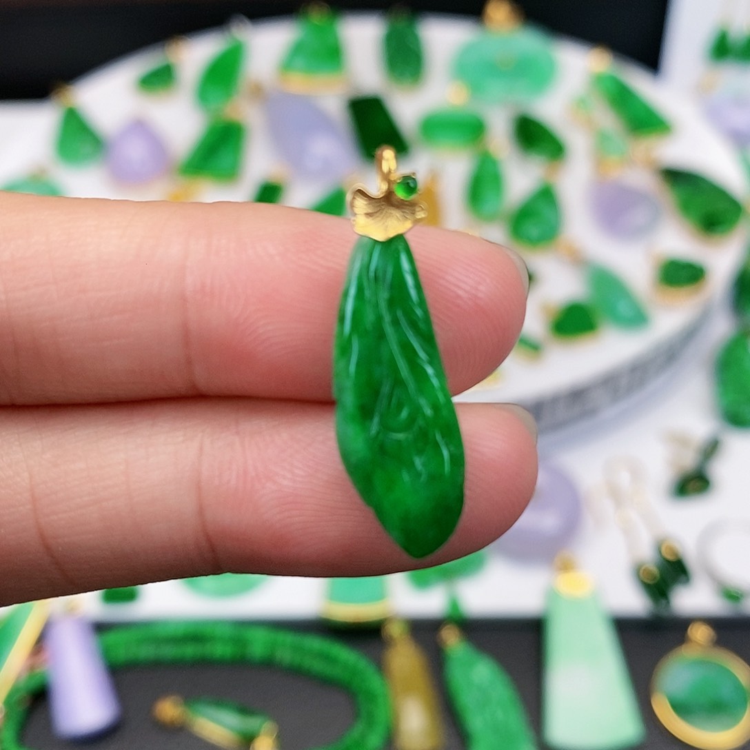翡翠吊坠(不含链)18K金镶嵌