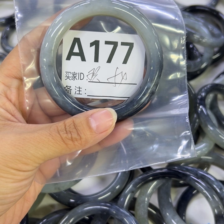 玖***月蛇纹石玉未镶嵌手镯