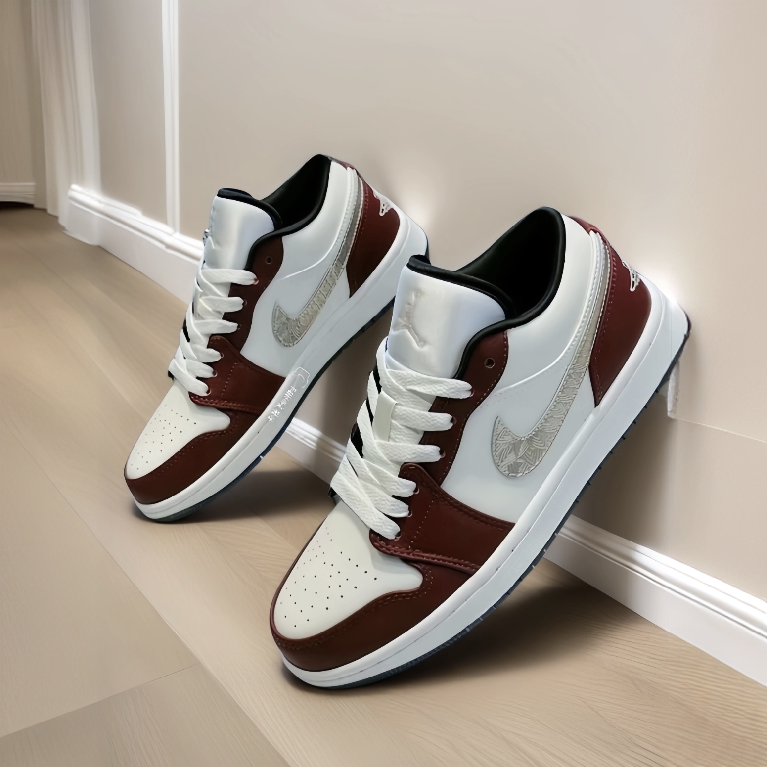耐克男鞋 Air Low1 AJ1 蛇年限定白红金羽低帮情侣款板鞋官方正品