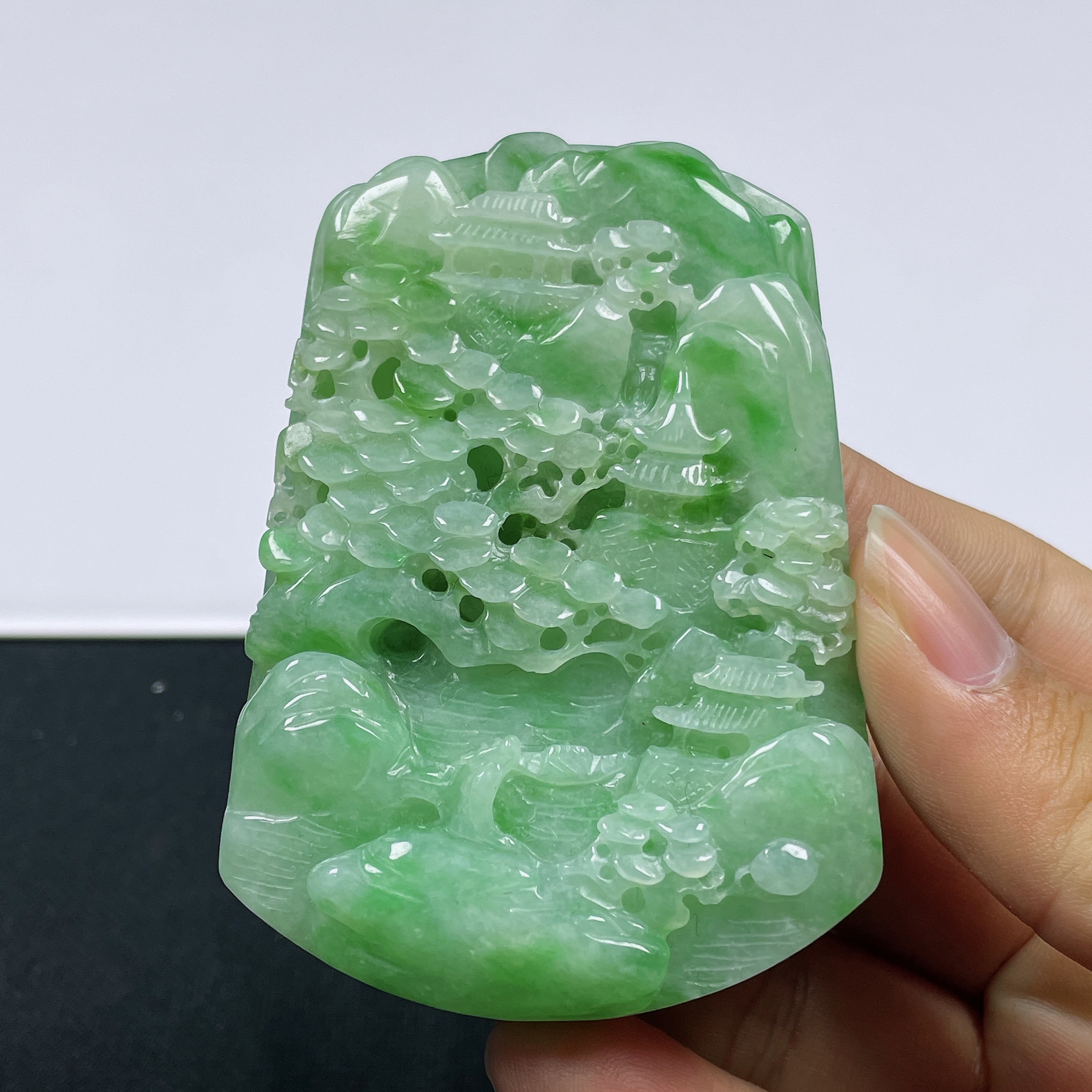 缅甸天然翡翠A货山水牌翡翠吊坠飘绿大气时尚大件厚满色果绿T031