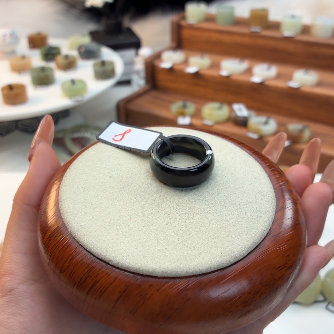 和田玉未镶嵌戒指青花轮胎17.65j356